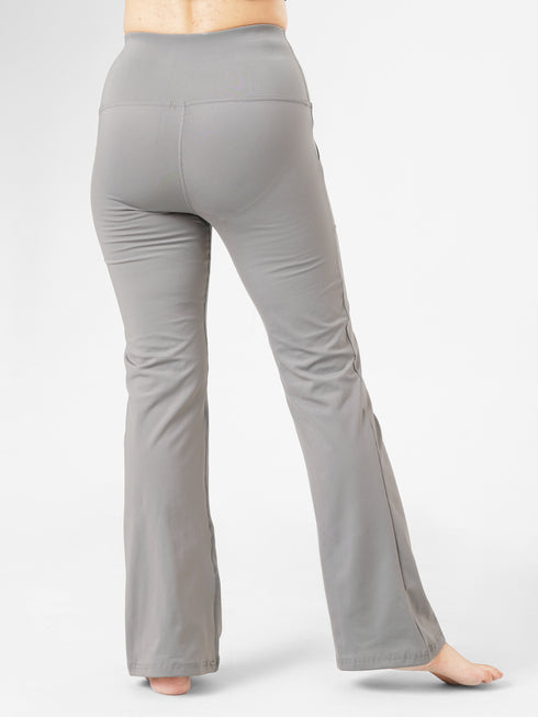 Proactive Pocket Flare legging in Grey